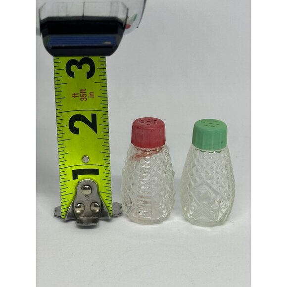 VTG Diamond-Cut Mini Glass Salt & Pepper Shakers With Red Green Lids 1950's - Picture 6 of 7